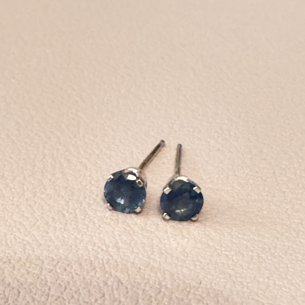 Natural Blue Diamond Studs (1/4 ct), 14K white gold. - Picture 3 of 3